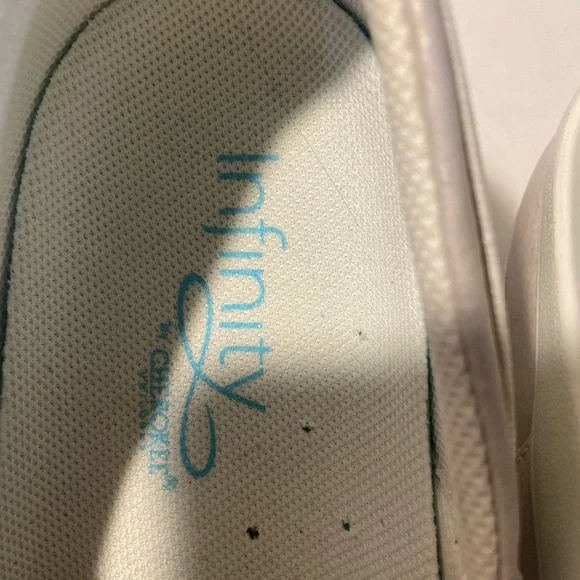 Infinity by Cherokee taupe metallic  color work clogs size 9 NWT - Picture 6 of 7